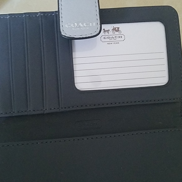 Coach wristlet - Picture 3 of 6